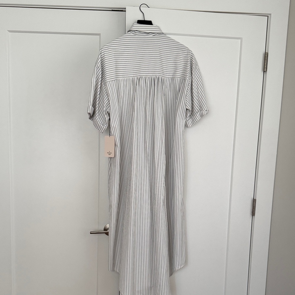 Elegant Striped Maxi Dress in Black and White - Picture 3 of 7